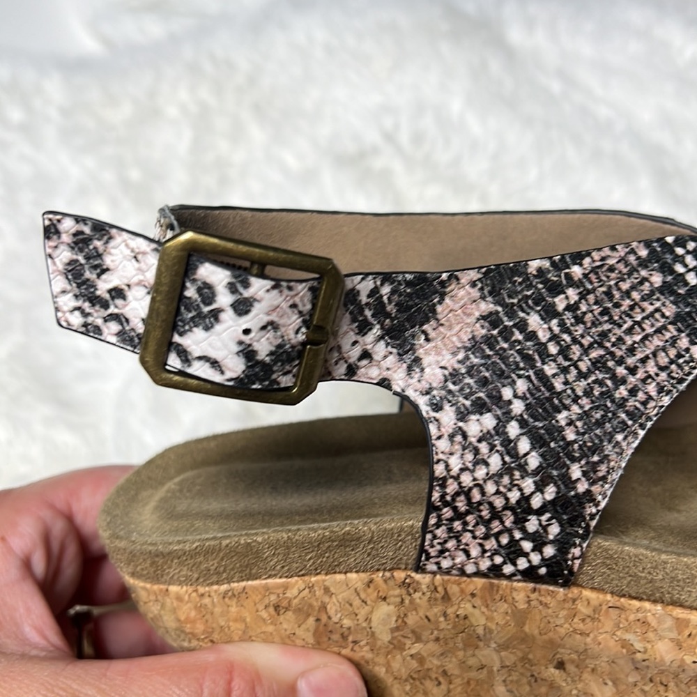 Pierre Dumas Snake Print Wedges. Size 6 - image 7